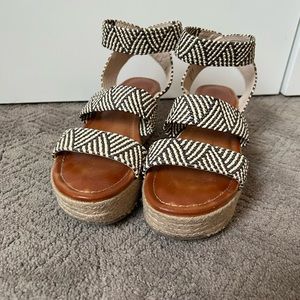 Platform sandals